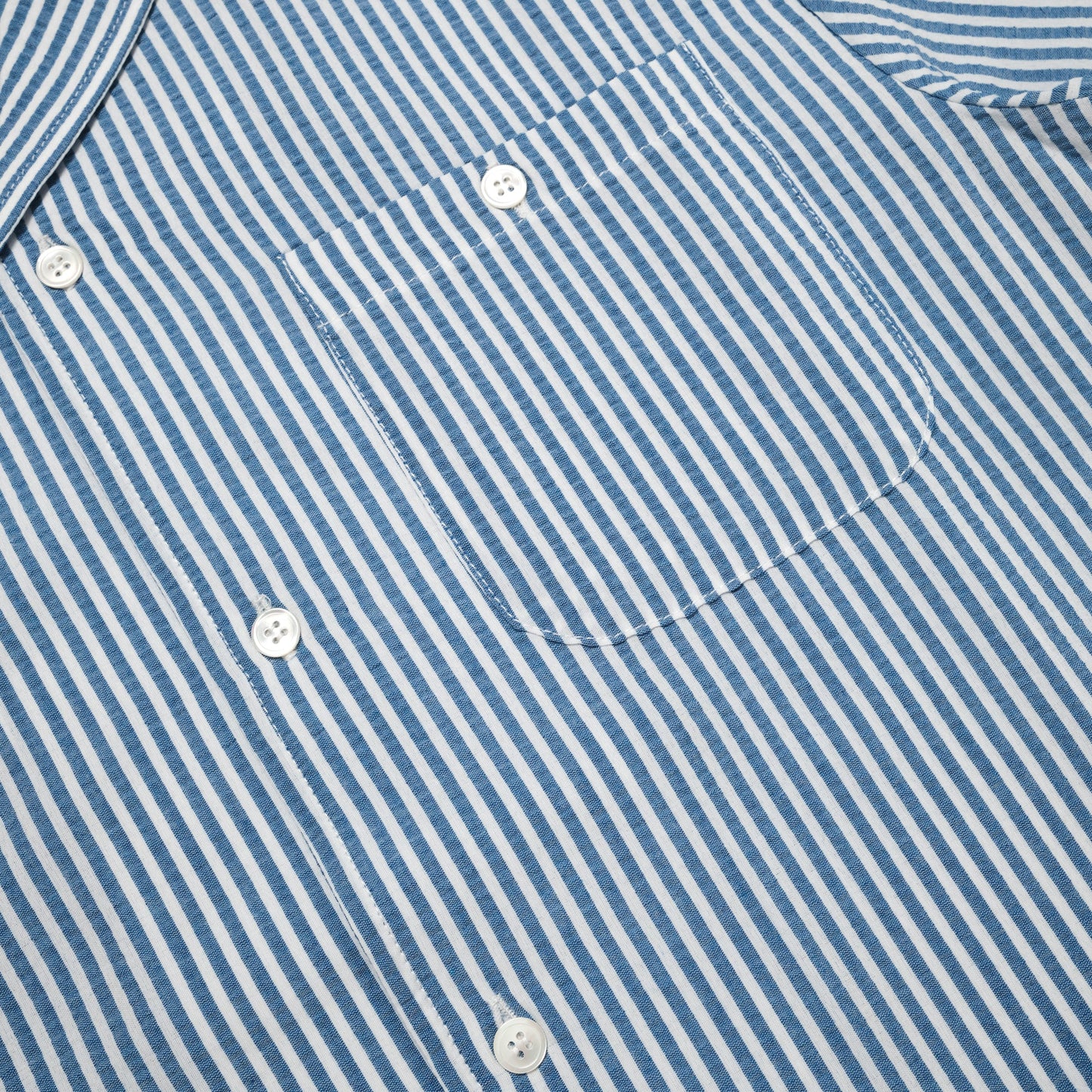 QUINCY SEERSUCKER SHORT SLEEVED SHIRT - NAVY/WHITE